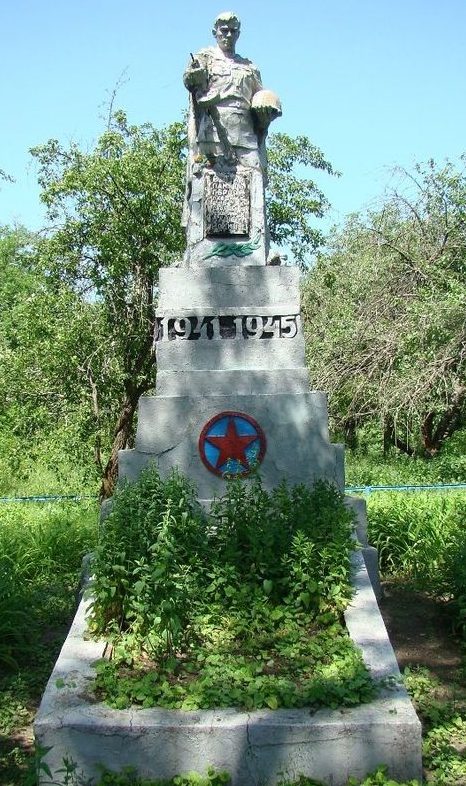 с. Письмечево Солонянского р-на. Братская могила воинов, погибших в боях за село.