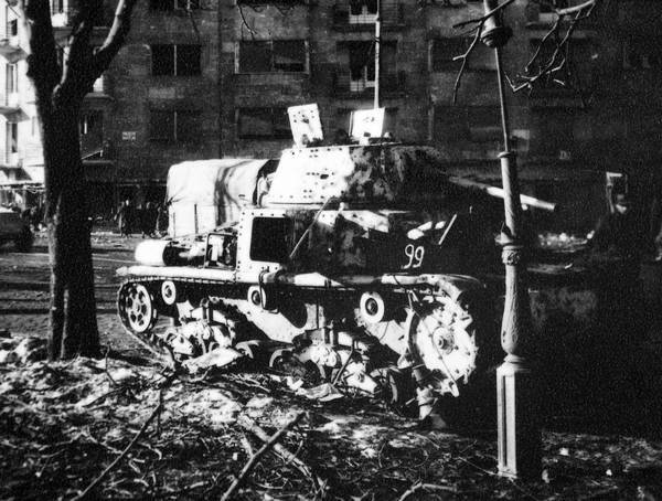 Немецкая бронетехника, подбитая у Будапешта. 