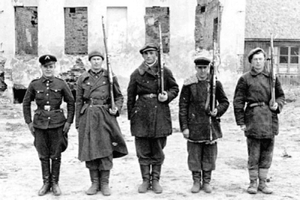 Местные полицаи. 1941 г. 