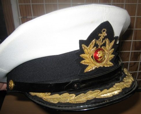 Фуражка морского офицера М30 с белым чехлом. 