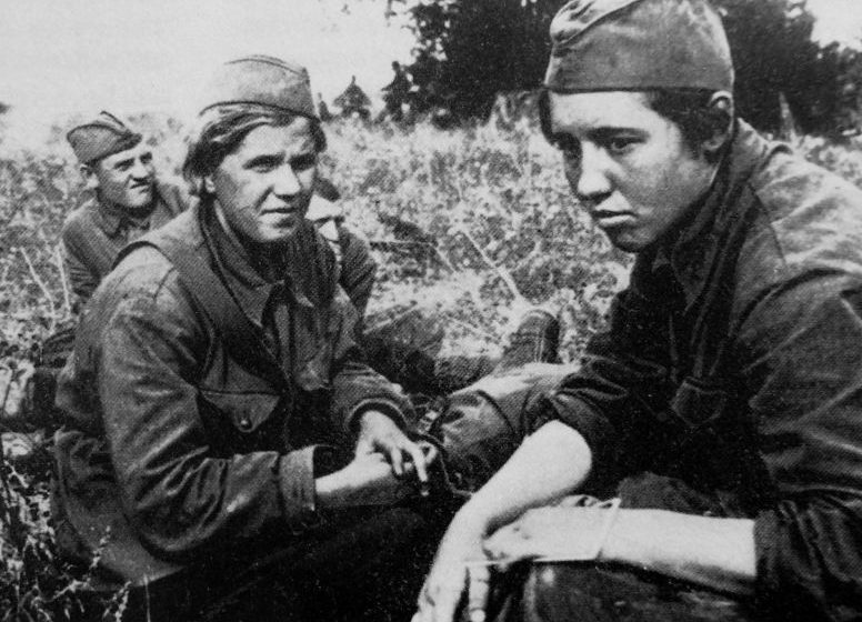Женщины-военнослужащие в немецком плену. Сентябрь 1941 г. 