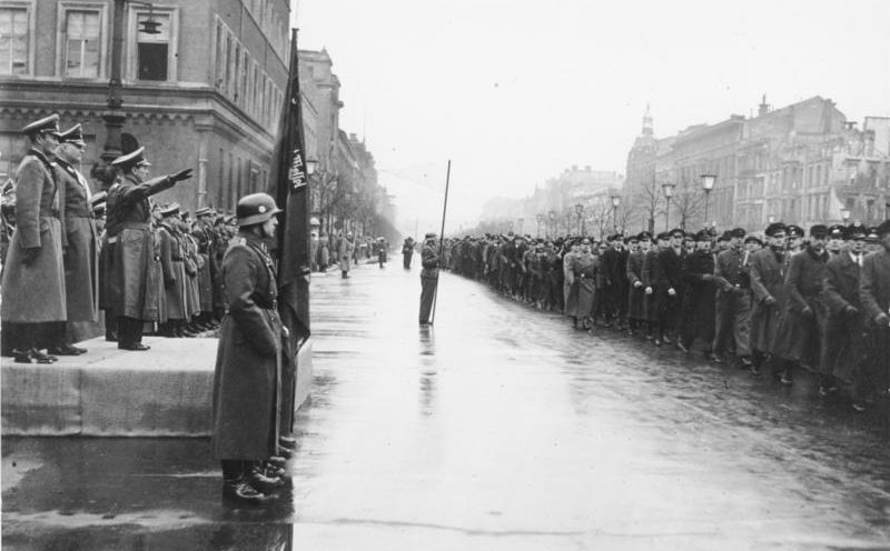 Приведение к присяге членов Фольксштурма в Берлине. 12 ноября 1944 г.