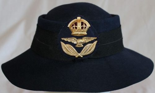Шляпы женщин военнослужащих вспомогательной службы ВВС.