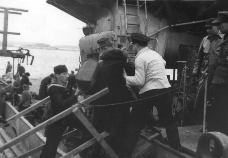 Немецкие беженцы на борту корабля «Ганс Альбрехт Ведель» перед эвакуацией из порта Пиллау. Февраль1945 г. 