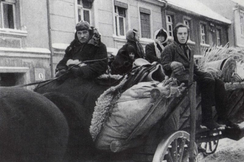 Беженцы покидают Мемель. Ноябрь 1944 г.