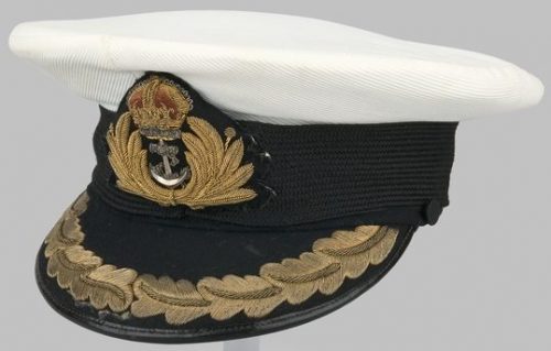 Фуражки старших офицеров ВМС.