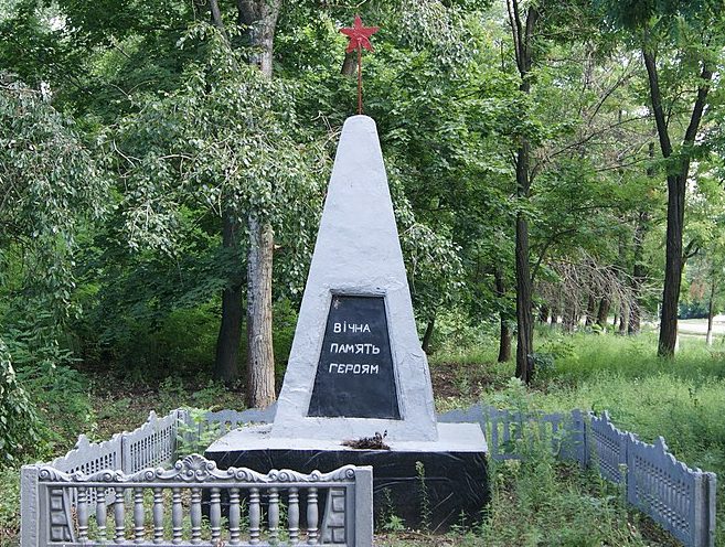 с. Антоновка Братского р-на. Памятник в честь воинов-земляков, погибших в годы войны.