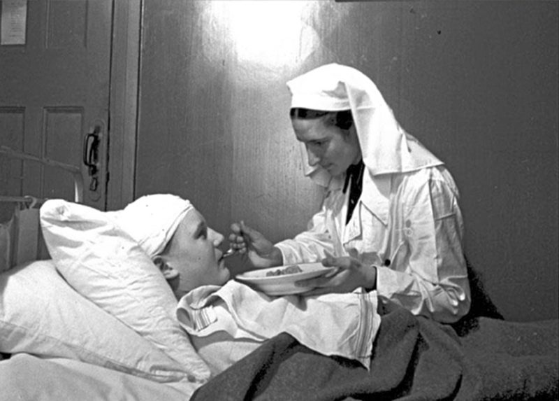 Сестры милосердия в Томских госпиталях. 1942 г.
