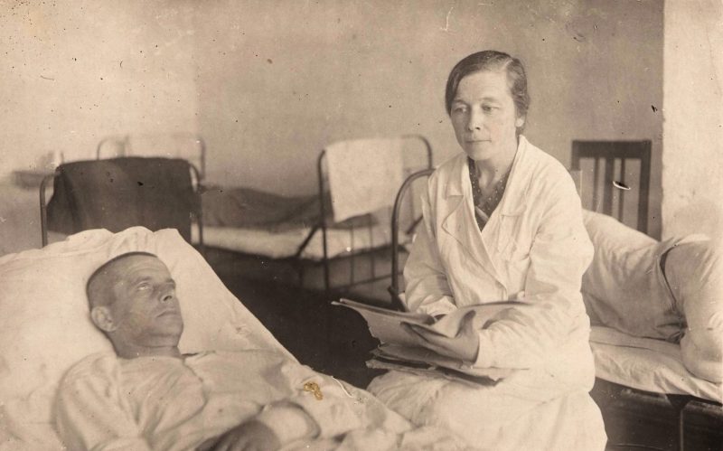 Сестры милосердия в Томских госпиталях. 1942 г.