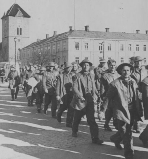 Британские военнопленные в лагере под Тронхеймом. Май 1940 г.