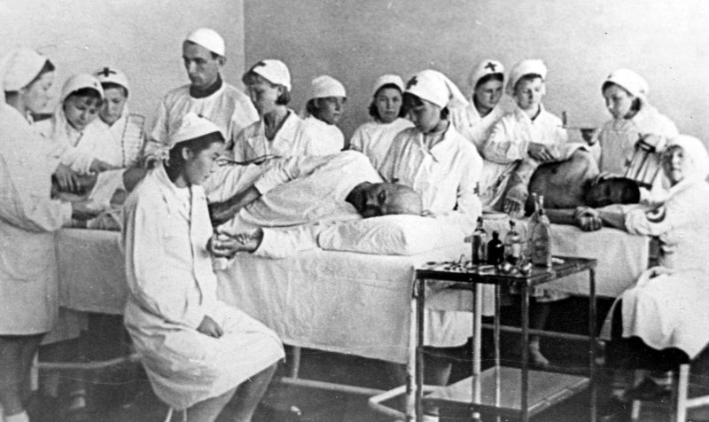 Перевязочная госпиталя в Улан-Удэ. 1942 г.