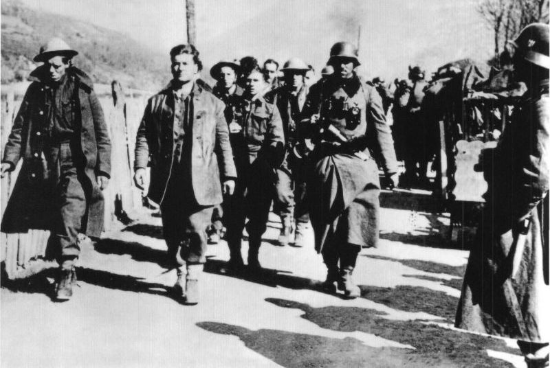Британские военнопленные в лагере под Тронхеймом. Май 1940 г. 