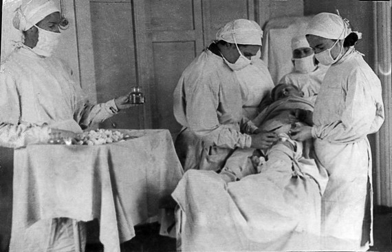 Перевязочная госпиталя в Улан-Удэ. 1942 г. 