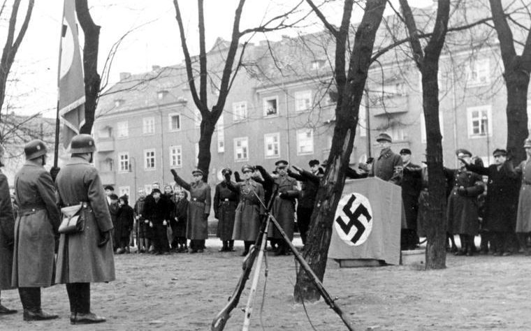 Приведение к присяге новобранцев Фольксштурма. Март 1945 г. 