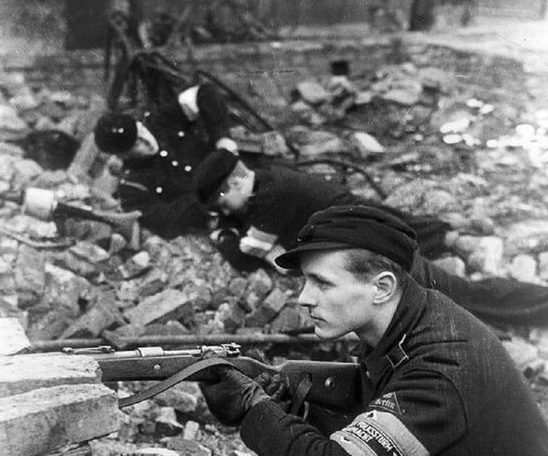 Немецкие подростки - бойцы Фольксштурма. Март 1945 г.