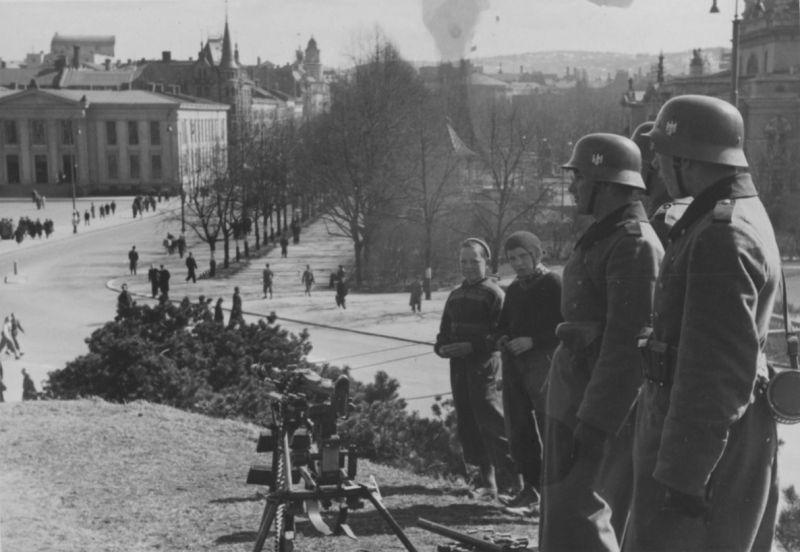 Солдаты Вермахта на улице Осло. Август 1940 г. 