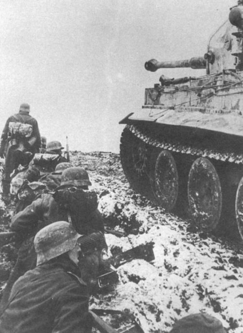Немецкие танки «Тигры» под Нарвой. Февраль 1944 г.