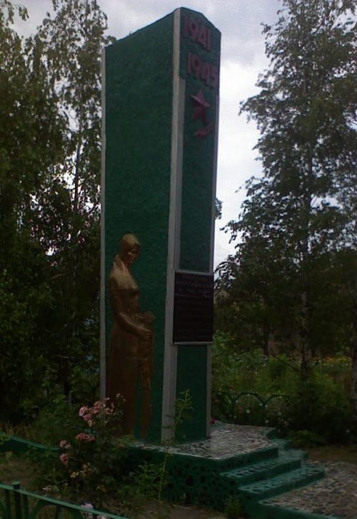 с. Калиновка Снигирёвского р-на. Памятник погибшим советским воинам.