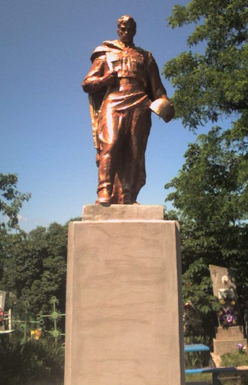 г. Снигиревка. Памятник на кладбище, установленный на братской могиле советских воинов.