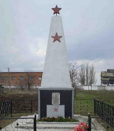 с. Широко Снигирёвского р-на. Братская могила советских воинов.