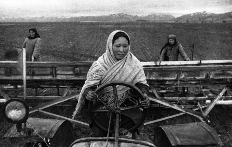 Женщины-колхозницы. 1944 г.