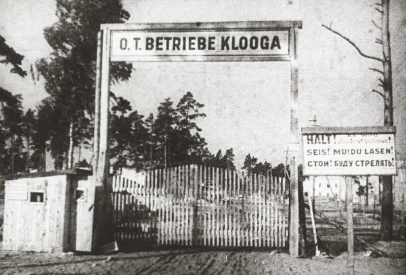 Ворота и вход в концлагерь Клоога, который находился в подчинении военно-экономической организации «Тодт». Сентябрь 1944 г.