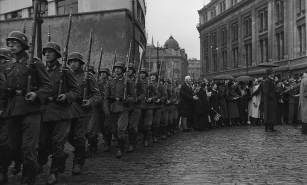 Брюссель в оккупации. 1941 г. 