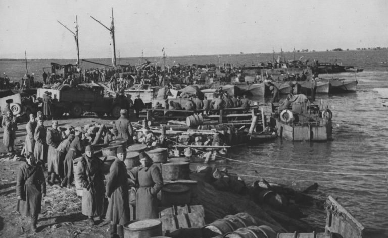 Советские торпедные катера Д-3 и Г-5 в Виртсу во время подготовки к высадке морского десанта на остров Муху. Сентябрь 1944 г. 