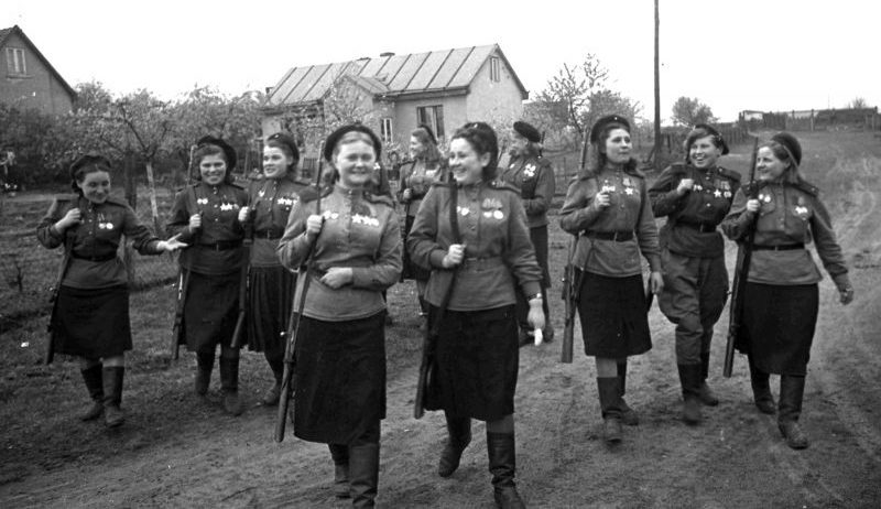 Группа девушек-снайперов 3-й ударной армии, 1-й Белорусский фронт. Май 1945 г. 