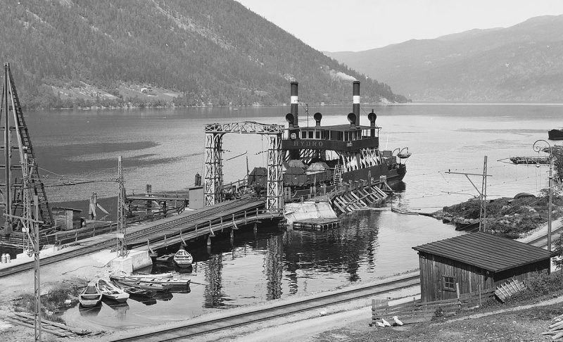 Паром «Гидро» перевозивший «тяжелую воду» для немецкого атомного проекта и взорванный британскими диверсантами и норвежскими патриотами 20 февраля 1944 г.