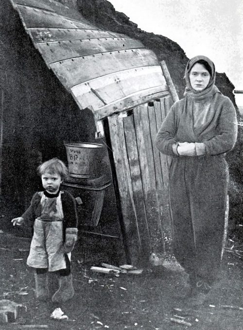 Жители пещер Финнмарка. Октябрь 1944 г.