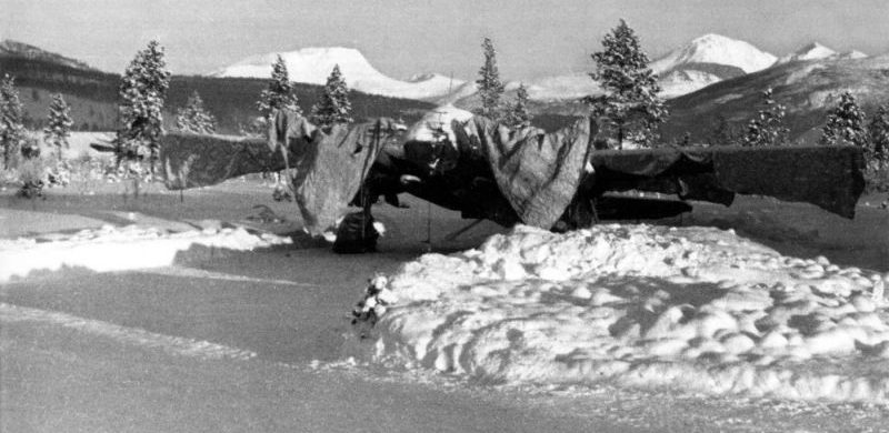 Замаскированный немецкий торпедоносец Юнкерс Ю-88А-17 на норвежском аэродроме. Февраль 1945 г. 