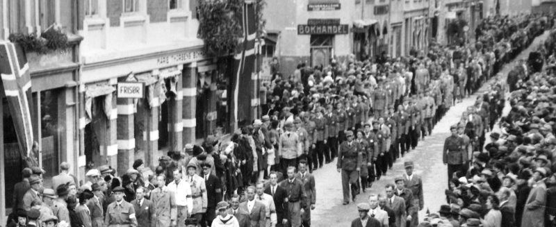 Члены Сопротивления на параде в Сандефьорде. Май 1945 г.