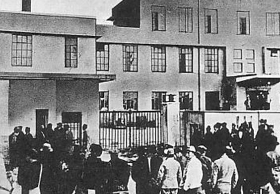 Тюрьма Сугамо, где содержались обвиняемые во время процесса. 1946 г. 