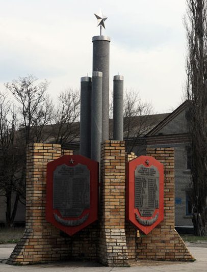 с. Шелюги Акимовского р-на. Памятник воинам-односельчанам, погибшим в годы войны. 