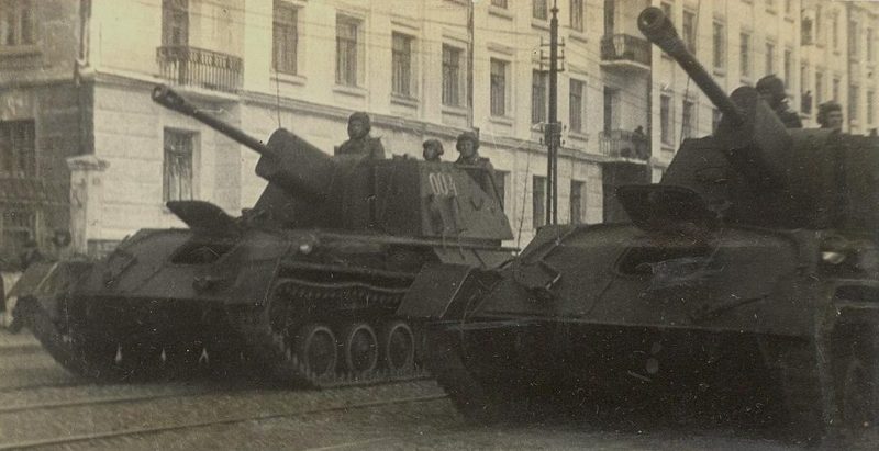 Военная техника на пути в порт для погрузки на Дальневосточный фронт. Владивосток, август 1945 г.