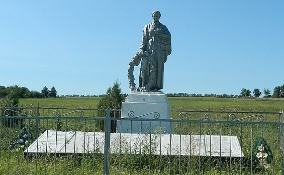 с. Марьяновка Приазовского р-на. Памятник, установленный на братской могиле, в которой похоронено 123 советских воина, погибших в годы войны.