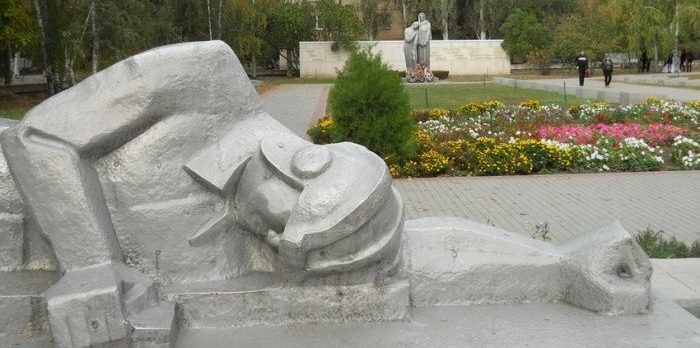 Скульптурная группа «Спящие воины».