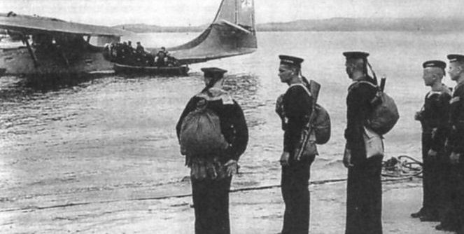 «Каталина» принимает десант морской пехоты. Август 1945 г. 