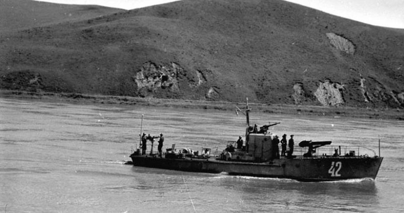 Советские корабли проходят район Малого Хингана. Август 1945 г.