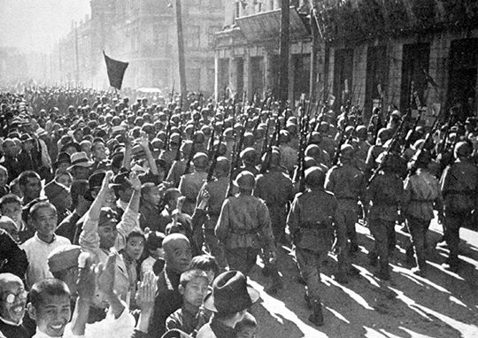 Советские войска на улицах Харбина. Август 1945 г. 