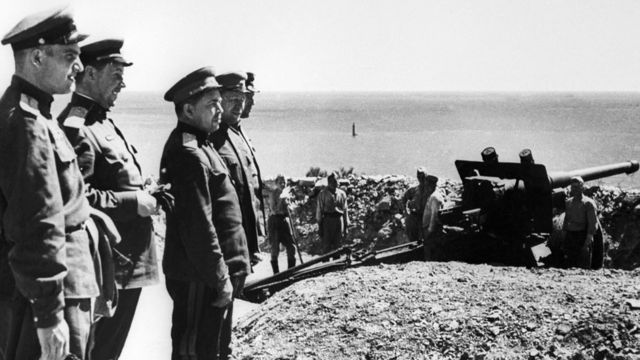 Советские офицеры в Порт-Артуре. Август 1945 г.