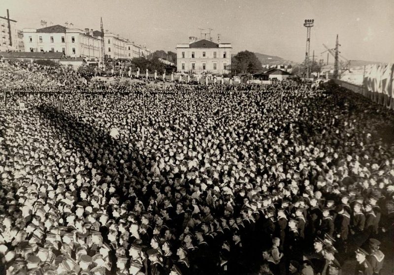 Митинг в г. Владивостока в честь Победы над Японией. Сентябрь 1945 г.