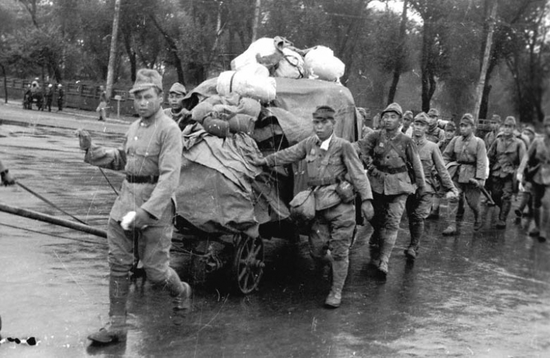Пленные японские солдаты на пути в Чань-Чунь. Октябрь 1945 г.