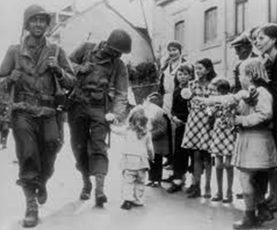 Американские солдаты во время первого освобождения Люксембурга. Сентябрь 1944 г. 