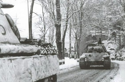 Немецкие танки в наступлении.