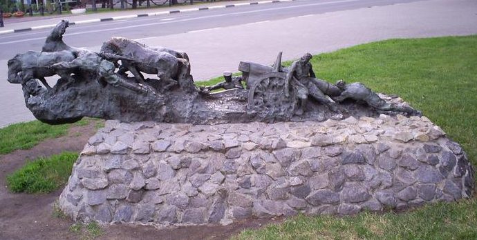 г. Сумы. Монумент «Партизанский рейд», установленный в 2009 голу и посвященный Карпатскому рейду Сумского партизанского соединения под командованием С.А.Ковпака. 