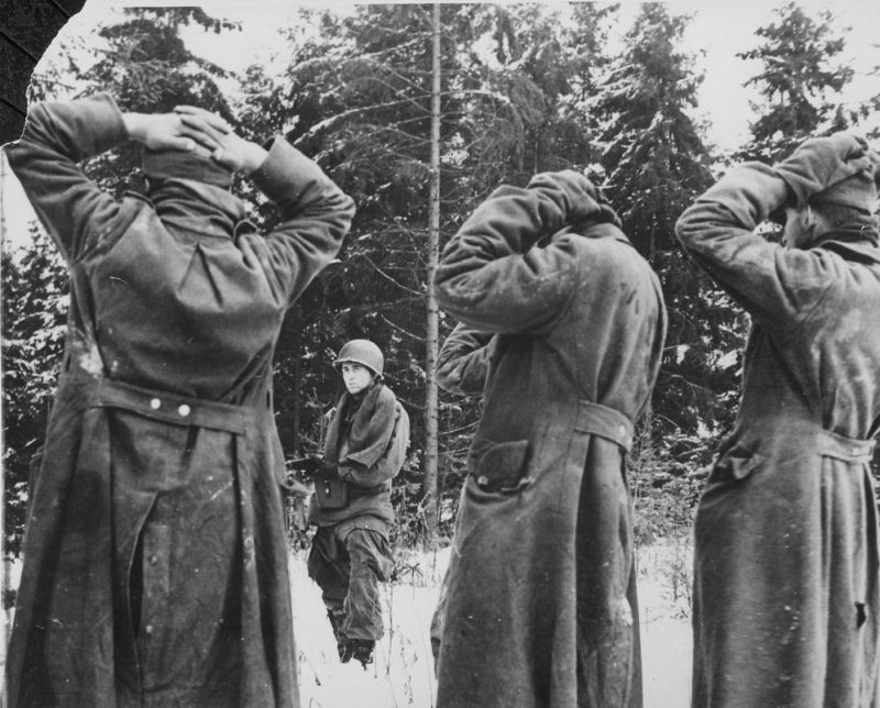Нацистские пленные в Бельгии. Декабрь 1944 г.