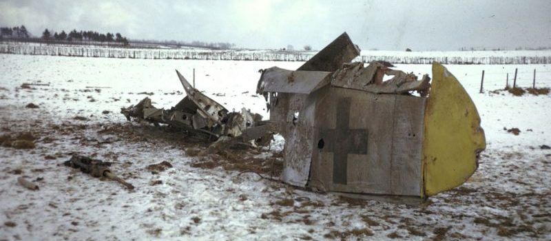Сбитый немецкий самолет на опушке Арденнского леса. Декабрь 1944 г.