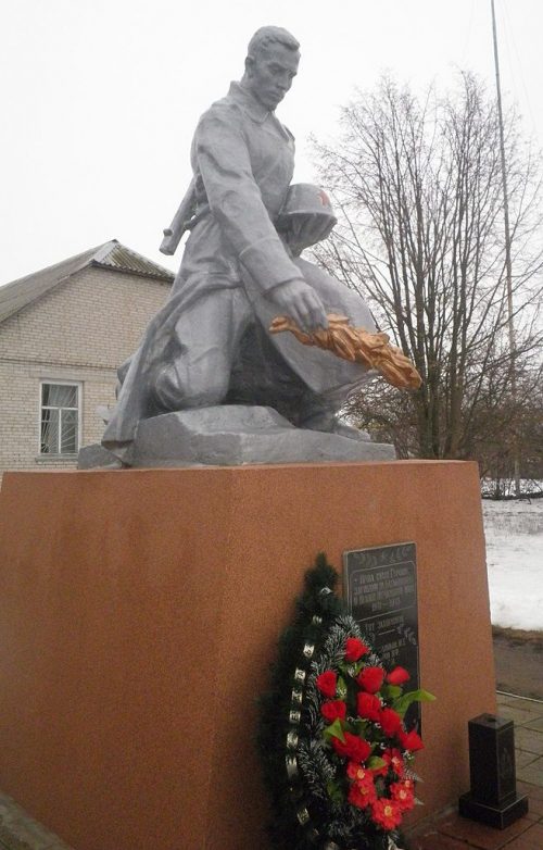 с. Вороновка Белопольского р-на. Братская могила советских воинов.